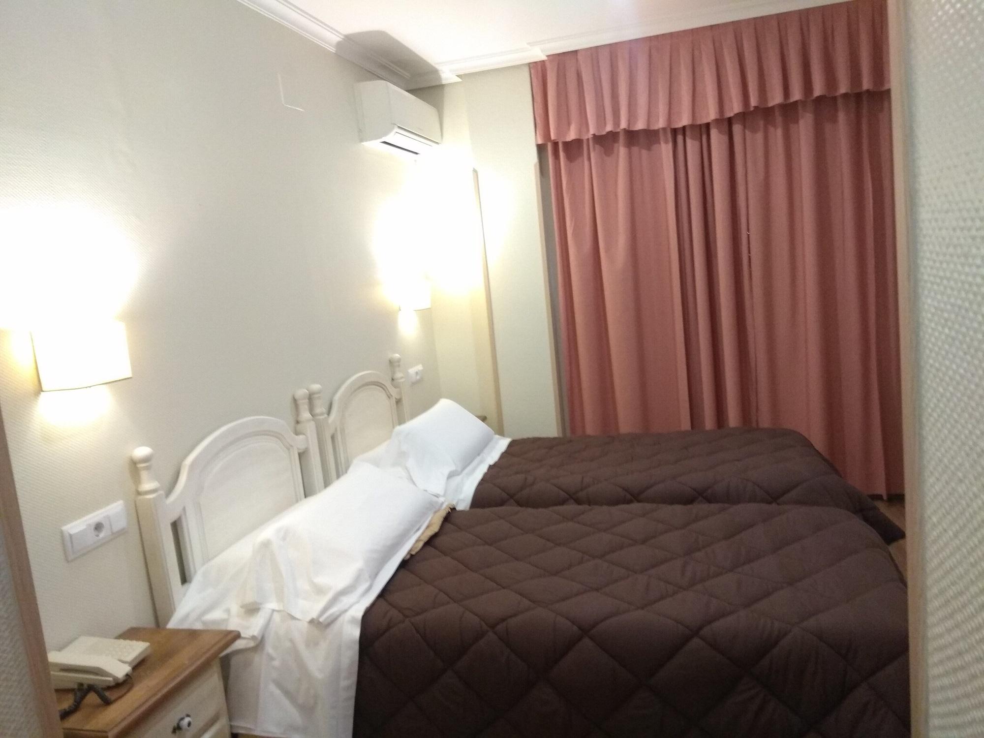 Hostal Toledo Pensión 2*